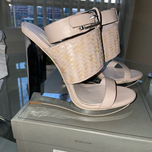 BCBG Wedge Heels - Picture 4 of 7